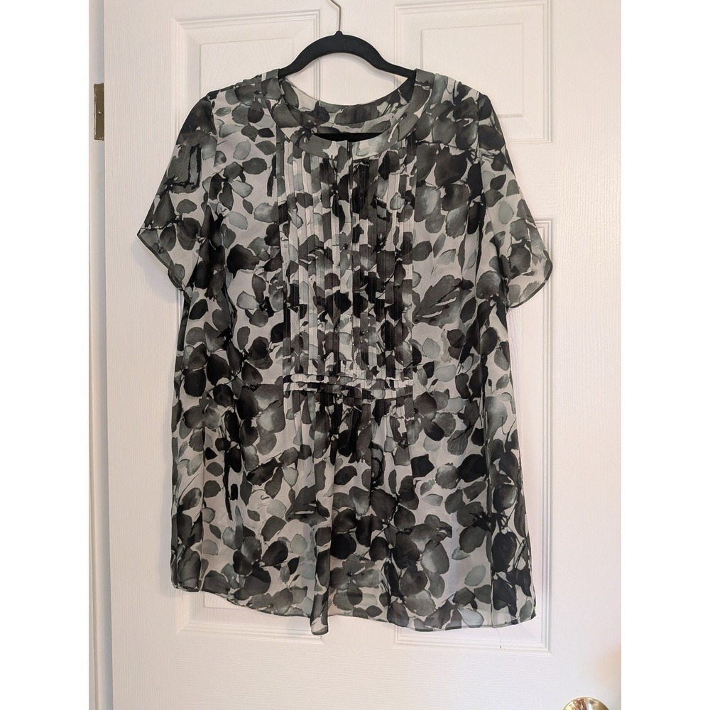 Coldwater Creek Womens 1X Grey Leaf Print Pleated Bib Short Sleeve Lined Blouse